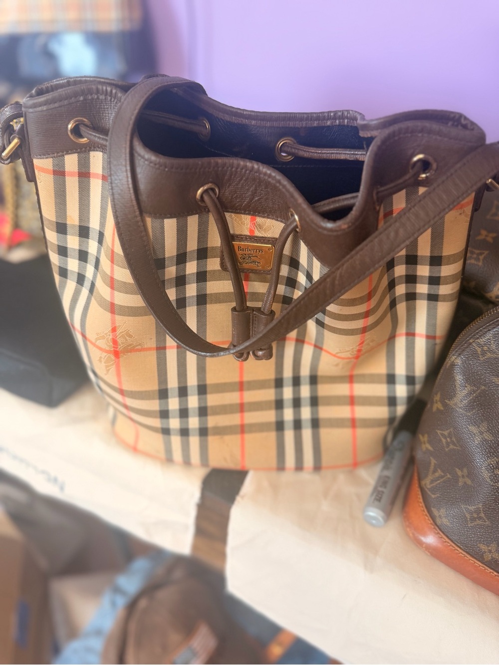 Burberry’s VINTAGE 1990 era Nova Check Bucket Bag Brown leather - Picture 14 of 14